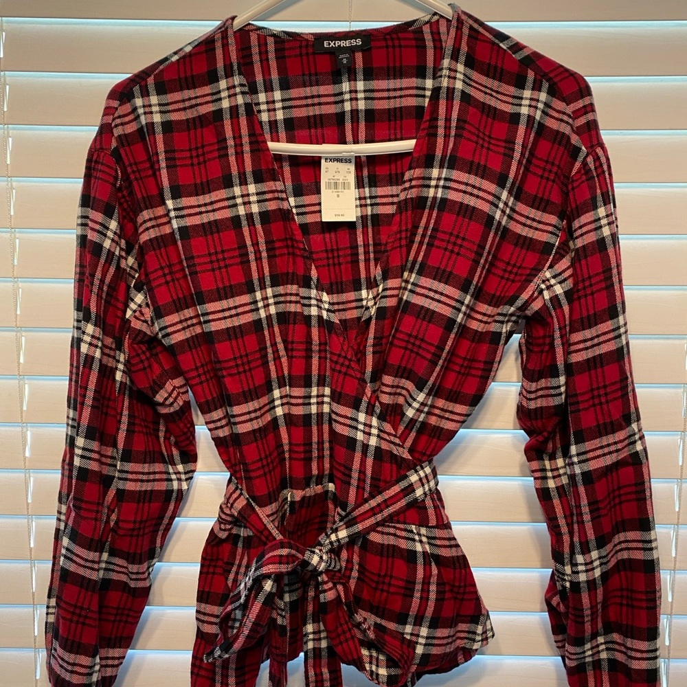 NWT Express Plaid Long Sleeve Wrap Shirt M. One of the belt loops is broken